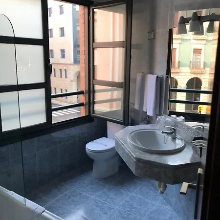 فندق Hotel Gijon خيخون