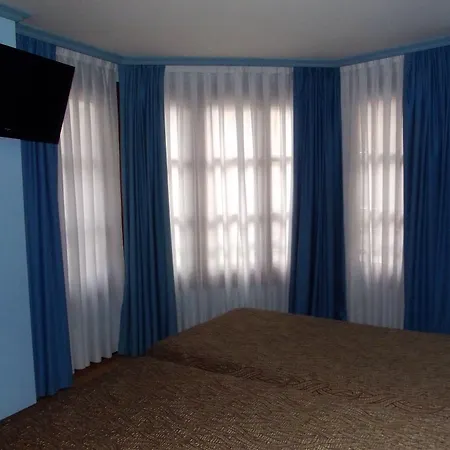 فندق Hotel Gijon خيخون