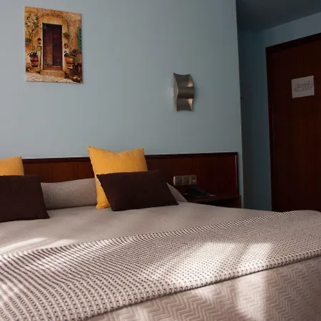 فندق Hotel Gijon خيخون