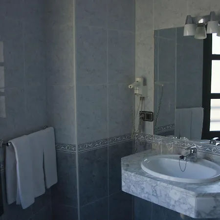 فندق Hotel Gijon خيخون