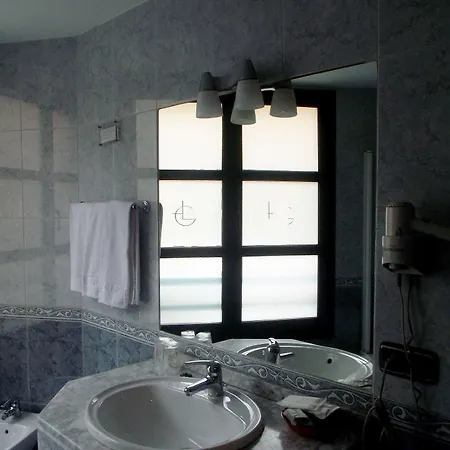 Hotel Gijon فندق 3*