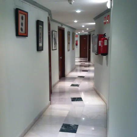 Hotel Gijon فندق