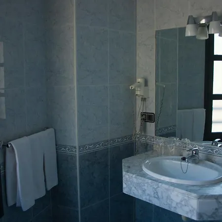 فندق Hotel Gijon خيخون