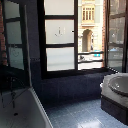 Hotel Gijon فندق خيخون