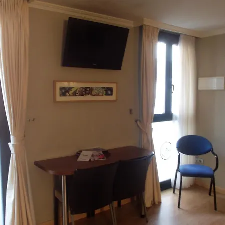 호텔 Hotel Gijon 3*