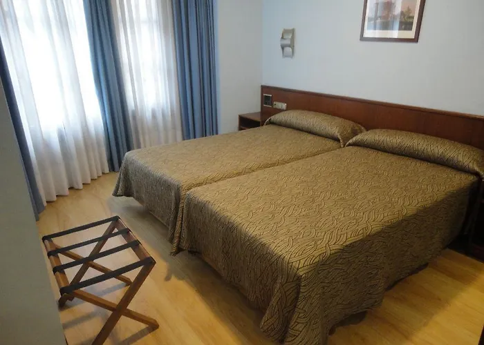 Hotel Gijon 3* גיחון